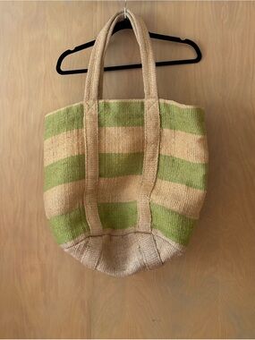 Stripped straw tote bag